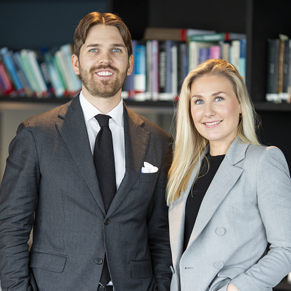 Vi gratulerer Kristina og Benjamin som advokater!